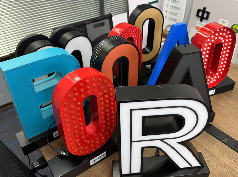 20年积淀的连锁门店门头发光字招牌定制专家，全流程安心服务更靠谱。